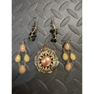 Jewelry 5 pc Set Crown Pendant Sphinx 60s Vintage & Drop Earrings Gold Tone